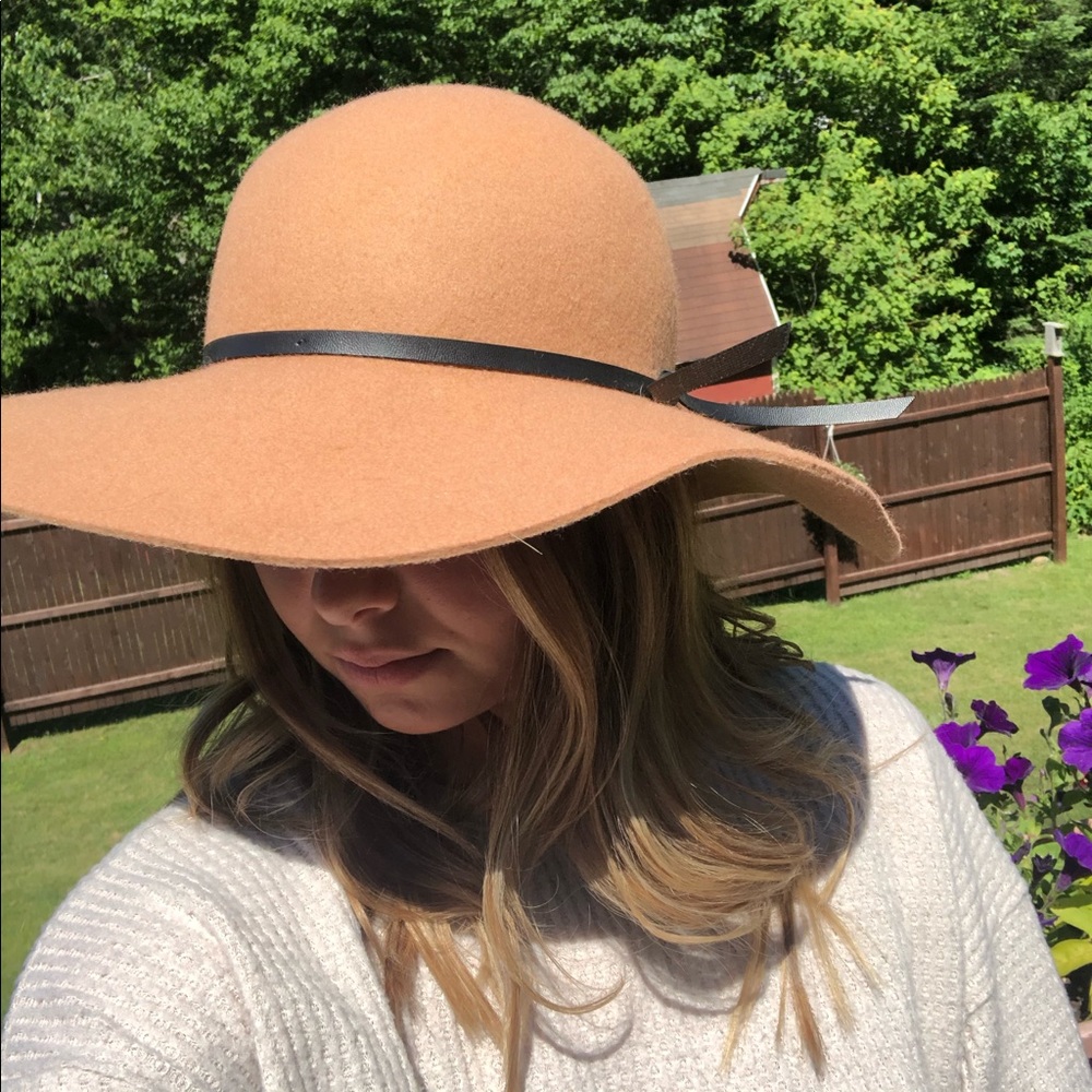 Floppy hat